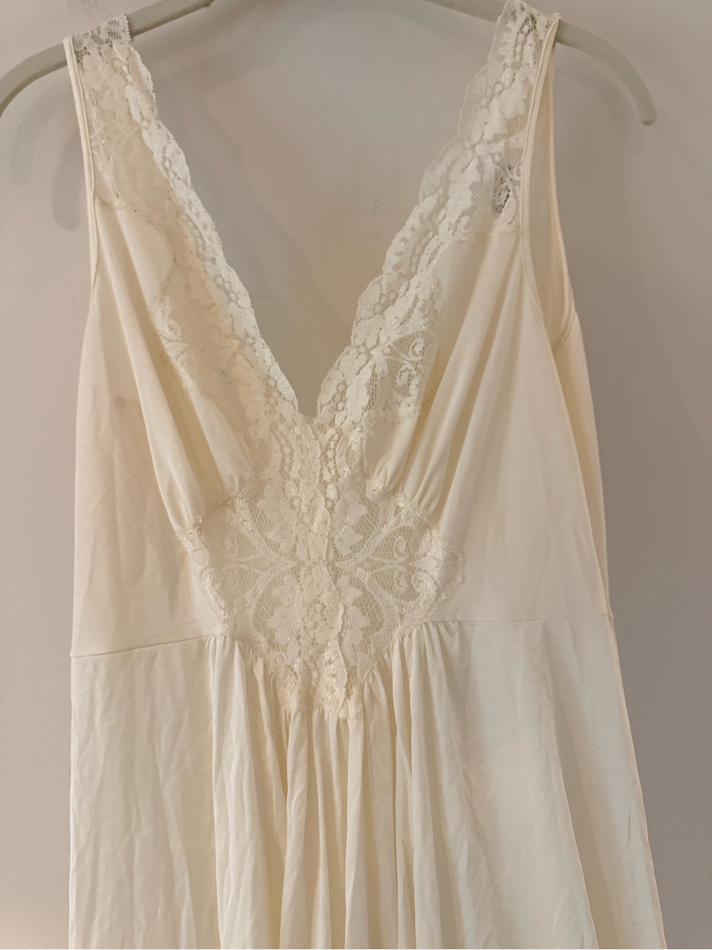 Vintage Women's Cream Lace-Trim Slip or Nightgown